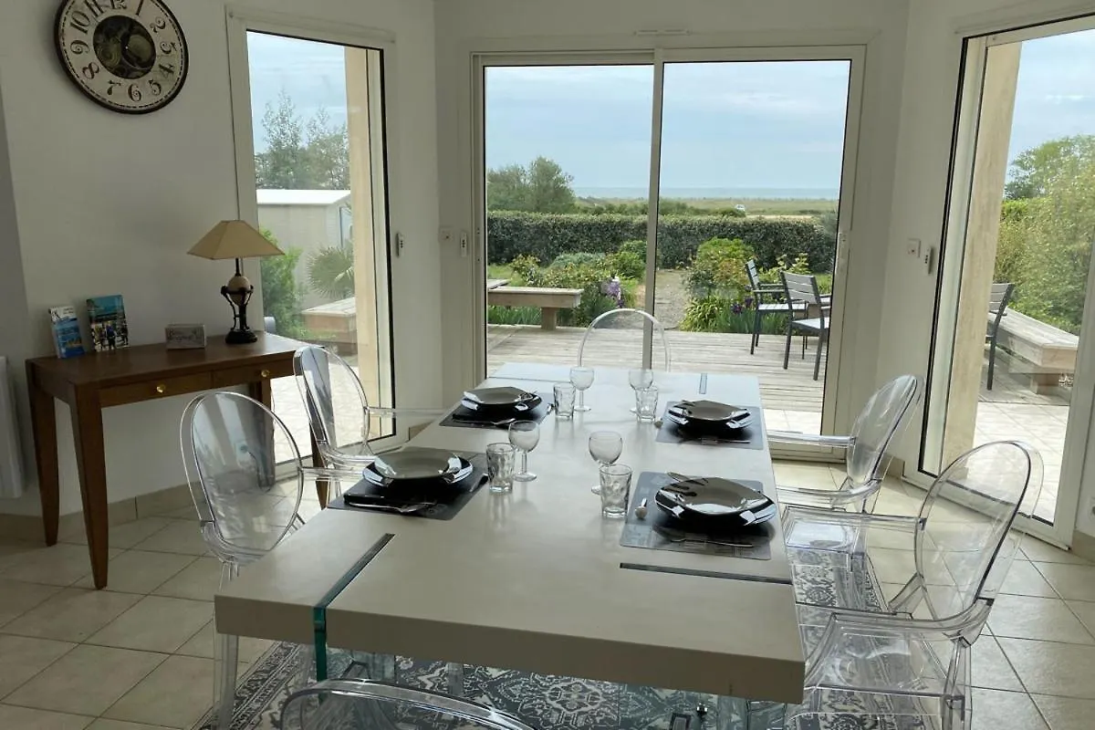 Holiday home Maison Face A L'Ocean Sarzeau France